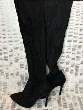 Pointed Toe Over the Knee Boots - size 8, black